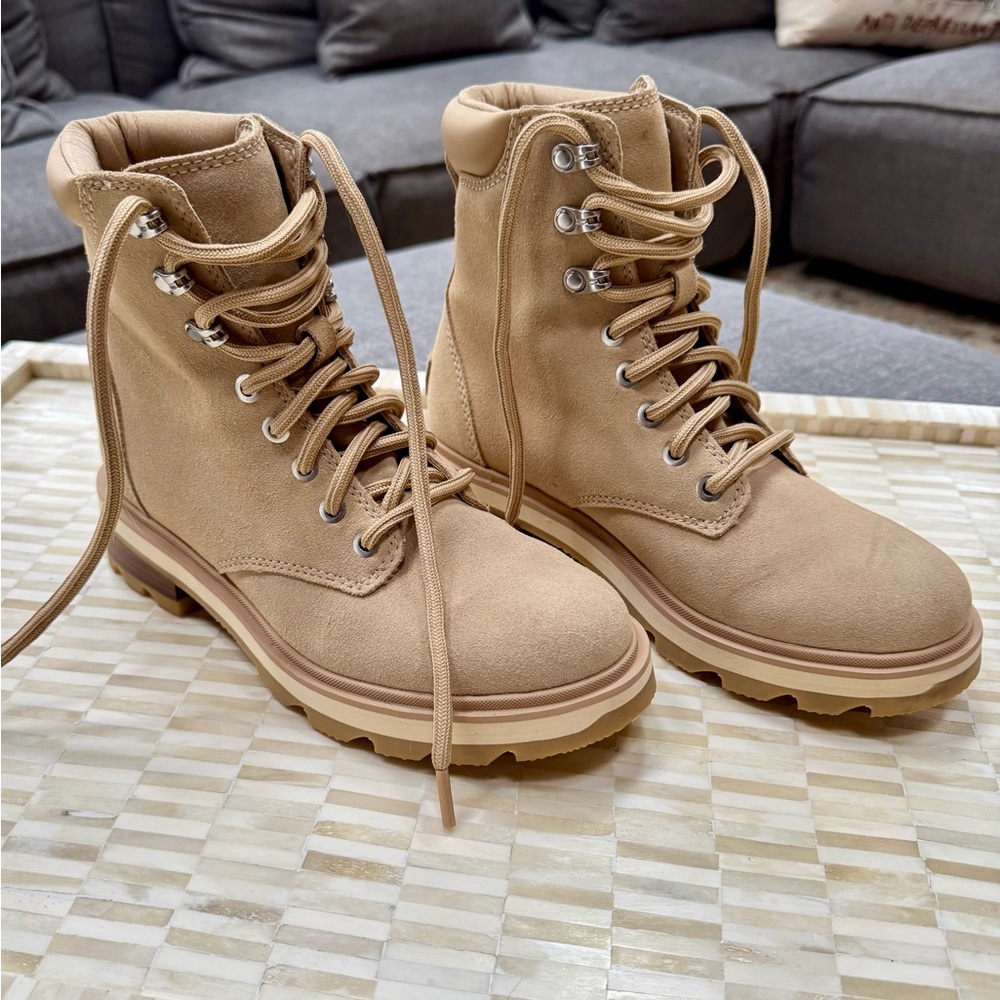 NWOT Waterproof Sorel Hiking Boots
